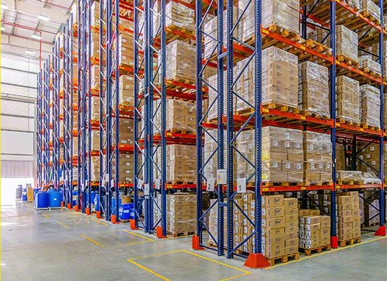 Logistics warehouses unload goods